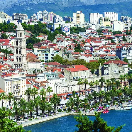 Дом отдыха Stunning Home In Split With Outdoor Swimming Pool *